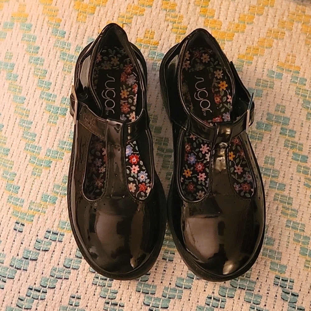 Very gently worn girls black patent leather shoes size 13 by Sugar.  Very cute!